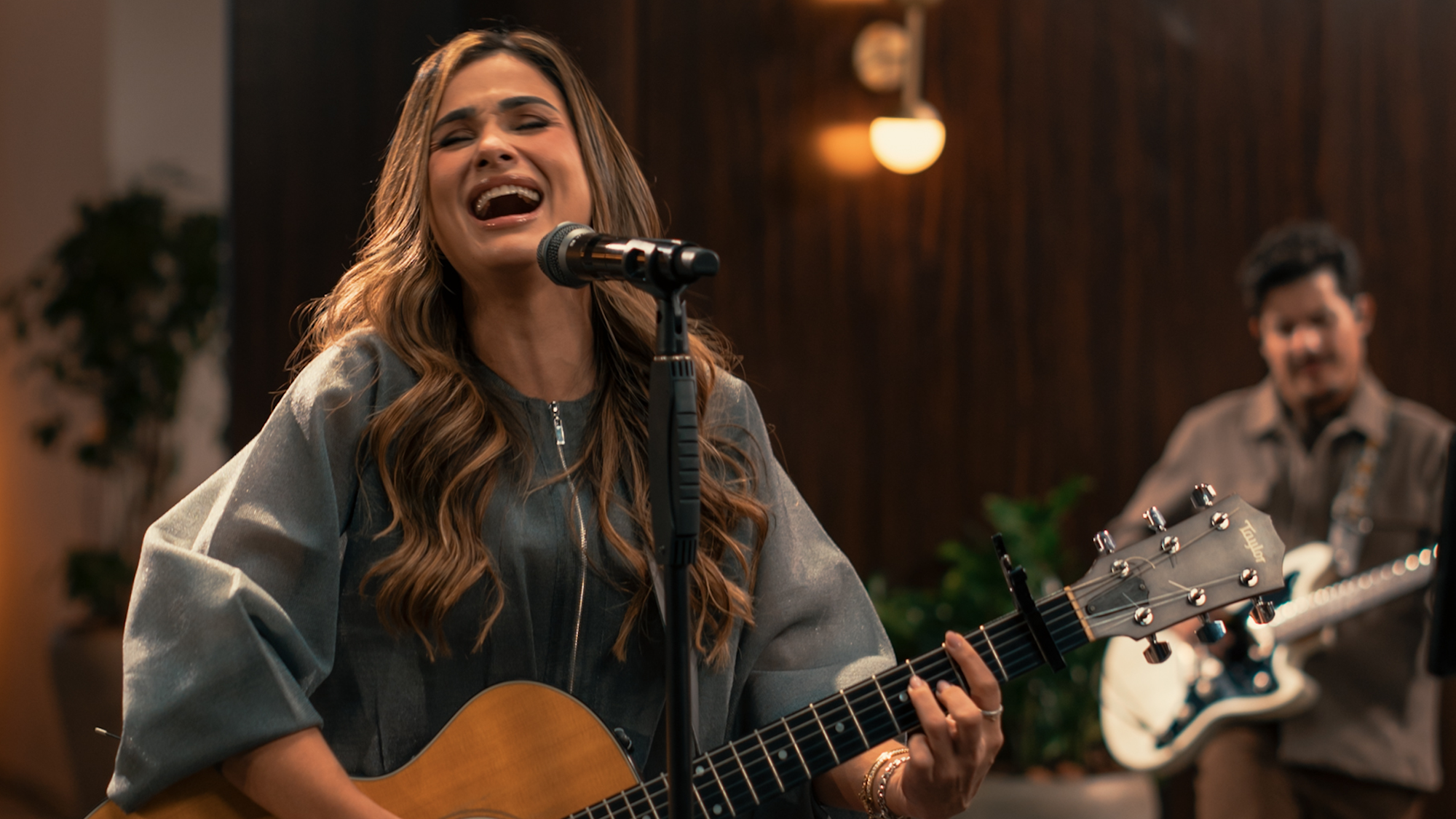 Bruna Olly grava “Live From The Loft” no Farol Santander