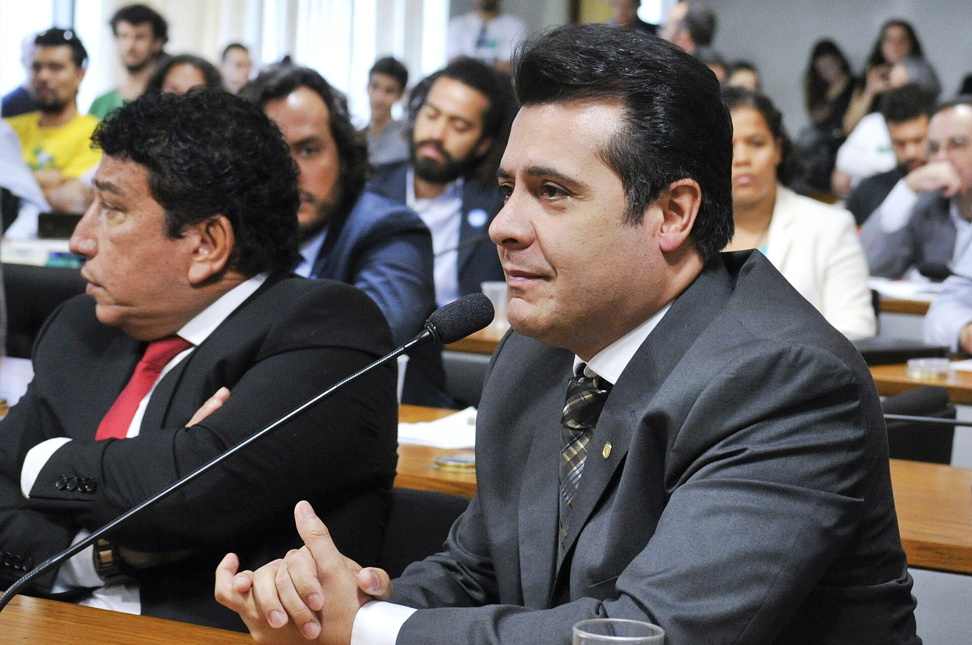 Cantor gospel e deputado Marcelo Aguiar é detido após tiro em balada de SP