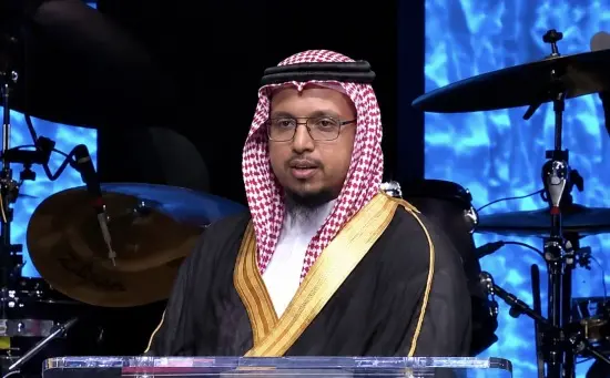 O ex-muçulmano, Ahmed Joktan, criado em uma família muçulmana devota na Arábia Saudita, testemunha perseguição em casa após conversão. Foto: Reprodução/GospelMais.