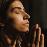 A importância de orar de manhã e à noite