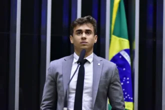 NIKOLAS PEDE INVESTIGAÇÃO CONTRA ESCOLA QUE LEVA ALUNOS AO MST / Foto: Reprodução