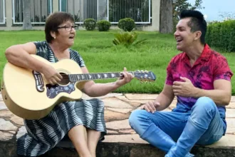 Regis e Ziza Danese, mãe do cantor - foto de arquivo de 2020 — Foto: Reprodução/Redes Sociais