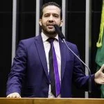 "Evangélico", deputado André Janones admite ter criado fake news para ajudar Lula / Foto: Camara dos Deputados