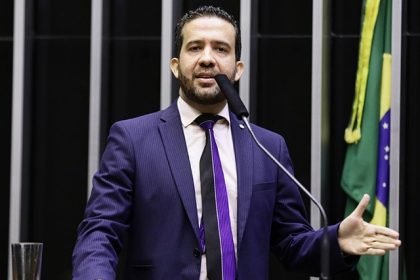 "Evangélico", deputado André Janones admite ter criado fake news para ajudar Lula / Foto: Camara dos Deputados