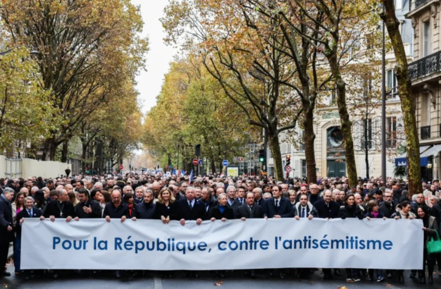 Marcha em Paris contra o antissemitismo na França (Foto: Élisabeth Borne/X)