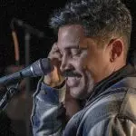 O novo single de Jhonas Serra faz parte do primeiro projeto acústico do cantor e já passou de 47mil visualizações no YouTube. Foto: Divulgação.