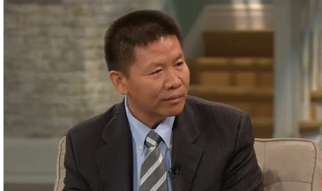 Pastor Bob Fu alerta sobre aumento alarmante da perseguição aos cristãos na China, com coações às crianças e repressão à igreja. Foto: Captura de tela/YouTube 100 Huntley.