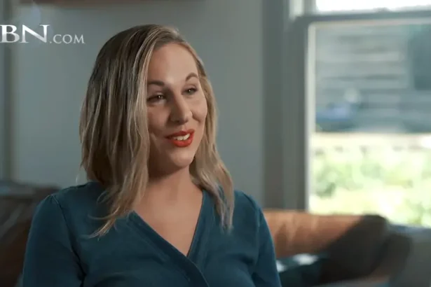 O testemunho de cura de Courtney Smallbone revela uma jornada marcante de superação da ansiedade por meio da fé. Foto: Reprodução/CBN News