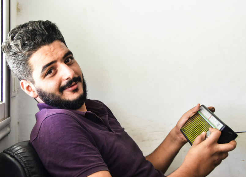 Descubra como a rádio cristã no Iraque está iluminando vidas e trazendo esperança em meio às adversidades. Foto: Reprodução/Unsplash