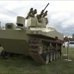 A guerra da Rússia e Ucrânia evolui para uma dimensão inovadora com a entrada de robôs no campo de batalha. Captura de tela: YouTube/Câmera Record