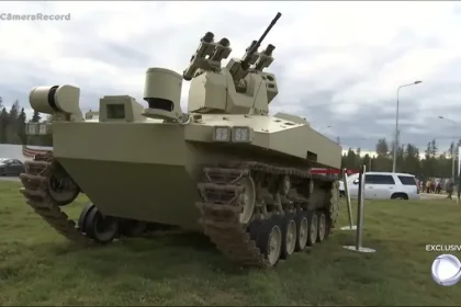 A guerra da Rússia e Ucrânia evolui para uma dimensão inovadora com a entrada de robôs no campo de batalha. Captura de tela: YouTube/Câmera Record
