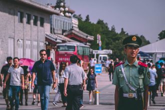 No nordeste da China, 200 cristãos são presos por pertencerem a uma igreja que se recusava a seguir a doutrina teológica imposta pelo Estado. Foto: Representativa/Pexels.