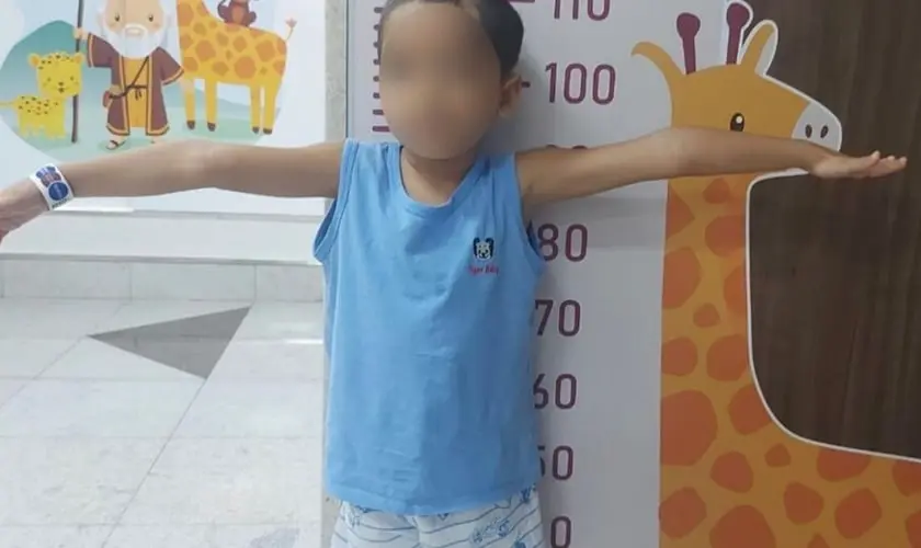 Miguel, o valente garotinho de 5 anos de Manaus, supera miraculosamente um traumatismo craniano após uma corrente de oração. Foto: Reprodução/Notícias Adventistas