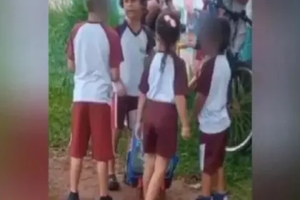 Menino de 5 anos foi filmado pregando para seus amigos. Foto: Reprodução/Internet
