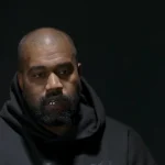Kanye West critica a dependência de fé dos cristãos americanos. Diz ter "questões com Jesus" e se autoproclama "Deus de si". Foto: Reprodução/YouTube.