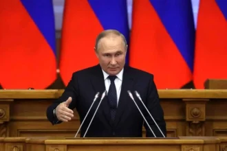 Vladimir Putin, presidente da Rússia, emite alerta sombrio sobre risco de guerra nuclear caso países ocidentais intervenham na Ucrânia. Foto: Reprodução/kremlin