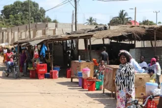 Violência extremista mostra a perseguição em Moçambique, onde ataques têm causado mortes, deslocamento em massa e fechamento de escolas. Foto: Portas Abertas.