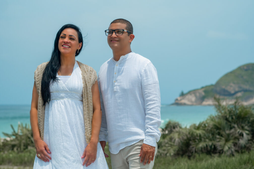 Cláudio Teixeira lança a canção “Meus Sonhos São Teus” ao lado de sua esposa