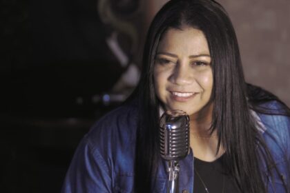 Rosianny Cruz lança o cover em português ''Firme Em Ti Estou'' pela Gravadora Sinta Music e com o suporte do Gospel Channel Artistas. Foto: Divulgação.