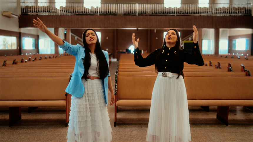 Linara Carvalho lança a canção “Arrebatamento”, que tem a participação muito especial com a cantora Mara Souza. Foto: Divulgação.