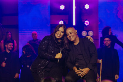 Gisele Nascimento marca os 20 anos de sua carreira com o lançamento de um medley especial em colaboração com seu pai, Tuca Nascimento. Foto: Divulgação.