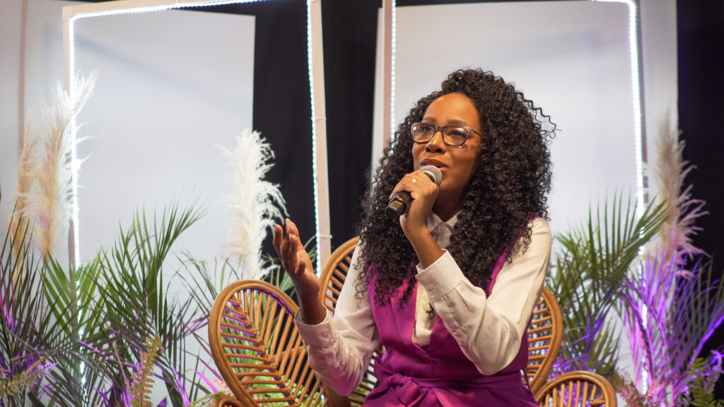 Thayane Asafe participa de novo projeto da Central Gospel Music com releitura