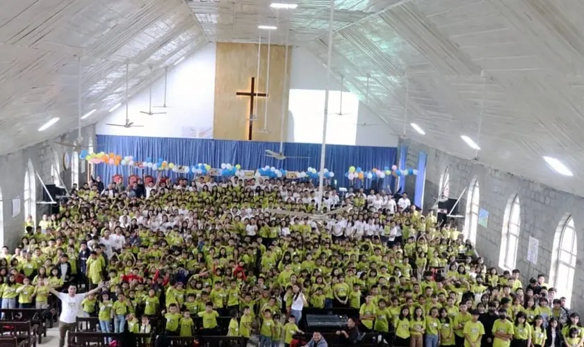 Igreja organiza EBF para 700 crianças em meio a conflito na Índia, superando desafio e trazendo esperança para a comunidade. Foto: Lifeway