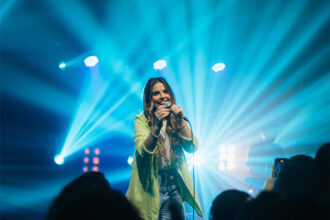 A cantora Amanda Loyola, revelada no Programa Raul Gil, estreia na Onimusic com a canção "Eu Quero Ver Sua Face". Foto: Divulgação.