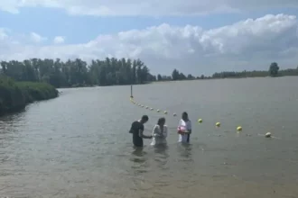 Recentemente, um grupo de cristãos na Holanda testemunhou o poder de Deus durante um batismo ao ar livre, relatando curas e maravilhas. Foto: Reprodução/Facebook/Ferry van der Marel