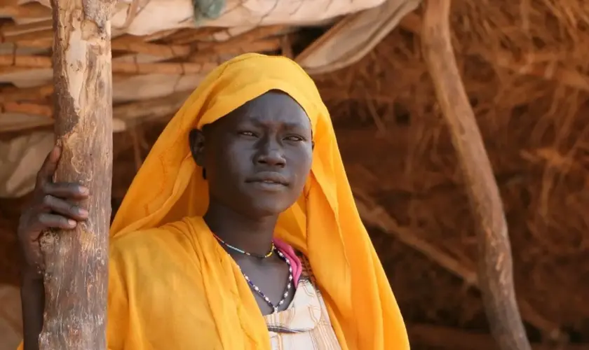 Após ser espancada por não negar Jesus, cristã relatou como permaneceu fiel em meio à guerra e perseguição no Sudão. Foto: Ilustração/Portas Abertas