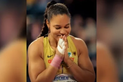A atleta alemã Yemisi Ogunleye destaca a bondade de Deus ao ganhar medalha de bronze no Campeonato Europeu de Atletismo em Roma. Foto: Reprodução/Instagram/Yemisi Ogunleye