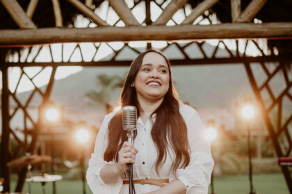 Recentemente, a cantora cristã Ruthe Dayanne apresentou seu mais novo single, intitulado “Para Sempre Cantarei”. Foto: Divulgação.