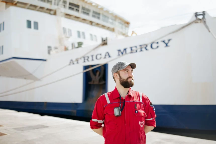 Avião e navio missionário oferecem cirurgias gratuitas a comunidades isoladas na África, começando por Madagascar. Foto: Mercy Ships.