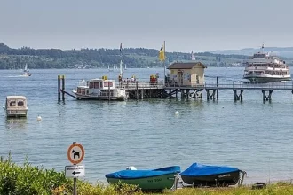 Homem colide intencionalmente com barco de evangelistas na Alemanha, resultando na queda de um jovem no Lago de Constança. Foto ilustrativa: Creative Commons