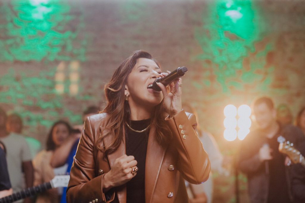 Jozyanne lança canção sobre o desejo pela presença de Deus