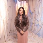 Aline Souza lança o novo single gospel "Que Ele Cresça" com um videoclipe especial, marcando uma nova fase em sua carreira musical. Foto: Divulgação.