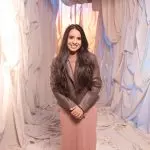 Aline Souza lança o novo single gospel "Que Ele Cresça" com um videoclipe especial, marcando uma nova fase em sua carreira musical. Foto: Divulgação.