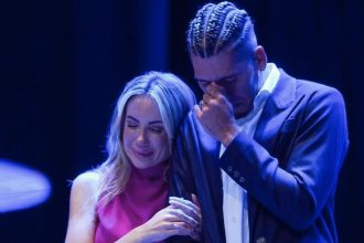 O ex-jogador da Seleção, Roberto Firmino, e sua esposa foram ordenados pastores em igreja em Maceió, durante uma emocionante cerimônia. Foto: Reprodução/Instagram/roberto_firmino