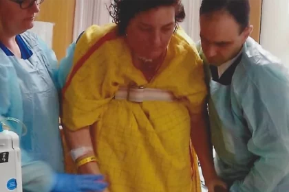Mulher sobrevive a rompimento de aneurisma no pescoço, após seu marido ouvir uma mensagem de Deus garantindo que ela sobreviveria. Foto: Reprodução/YouTube