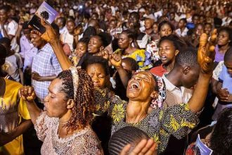 CfaN lidera cruzadas evangelísticas na República Democrática do Congo, testemunhando milhões de decisões por Cristo e milagres em massa. Foto: Reprodução/CfaN