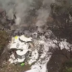 Família sobrevive à queda de avião com 62 pessoas que atingiu seu terreno em Vinhedo–SP; todos os outros a bordo morreram no acidente. Foto: Reprodução/Jornal do Almoço/G1