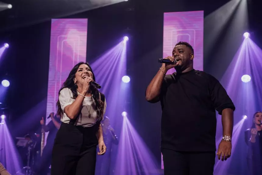 Eyshila lança 'De Manhã', single gravado ao vivo com participação de Samuel Messias, destacando fé, renovação e seu retorno à MK Music. Foto: Divulgação.