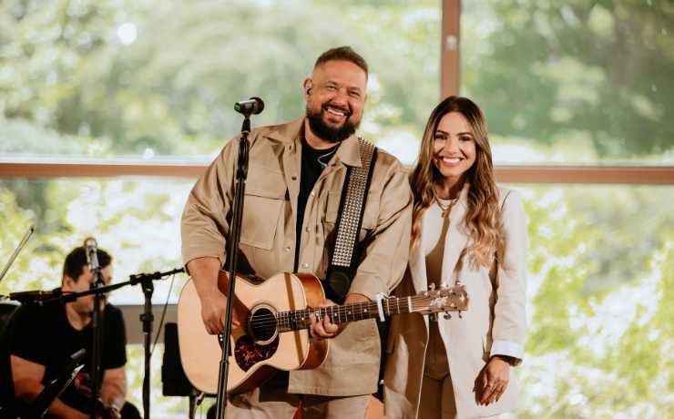 Fernandinho relança o álbum "Único" em versão acústica com Gabriela Rocha e mais artistas, via The Orchard e Grupo Show Gospel. Foto: Divulgação.