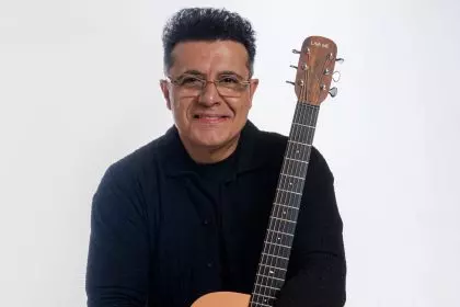 Marcelo Aguiar comemora 23 anos na música gospel com um DVD ao vivo e novos lançamentos, destacando-se na cena cristã nacional. Foto: Divulgação.