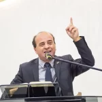 Pastor Hueslen Ricardo Santos, 50, faleceu após queda de andaime enquanto realizava reparos no telhado da Assembleia de Deus em Camboriú–SC. Foto: Instagram/Hueslen Ricardo Santos