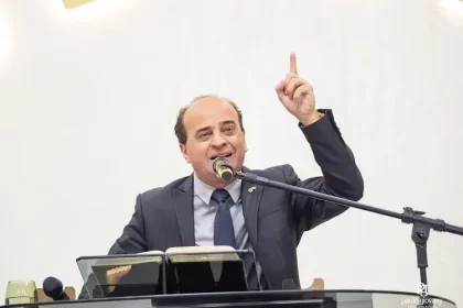 Pastor Hueslen Ricardo Santos, 50, faleceu após queda de andaime enquanto realizava reparos no telhado da Assembleia de Deus em Camboriú–SC. Foto: Instagram/Hueslen Ricardo Santos