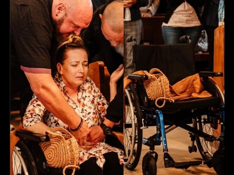 Mulher recebe cura de câncer após anos em cadeira de rodas, testemunhando o poder de Deus em evento cristão na Polônia. Foto: Reprodução/Instagram.