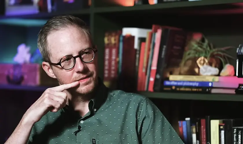 Ex-ateu e filósofo britânico, Philip Goff, surpreende ao anunciar sua conversão após quase três décadas de descrença. Foto: captura de tela/YouTube/Capturing Christianity