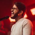 O cantor Gabriel Guedes, em parceria com a Bethel Music, apresenta a versão em português da canção “No One Like The Lord (We Crown You)”. Foto: Divulgação.