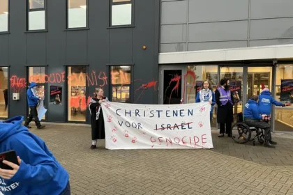 Ativistas pró-Palestina vandalizaram o centro Christians For Israel (C4I) na Holanda, acusando-o de apoiar genocídio. Foto: X/CIDI